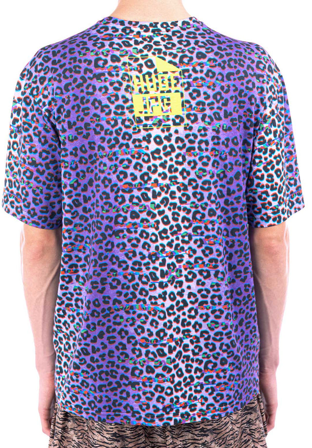 T-Shirt oversize unisex - stampa leopardo su fondo viola al